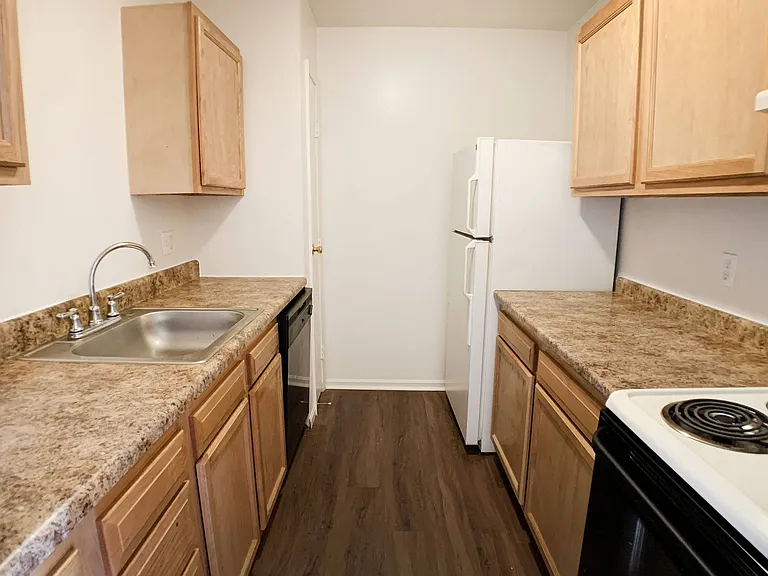 Crown Crossing Apartments — Photo 51