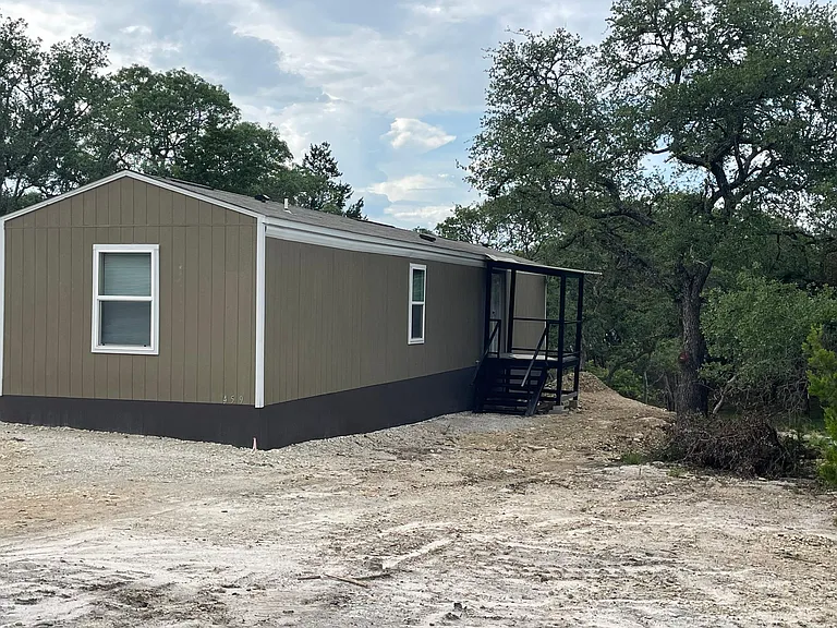 459 Clay Rdg — Photo 1