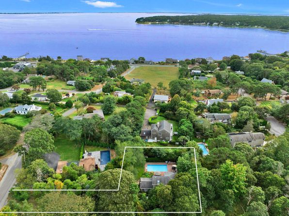19 Oceanview Rd, Hampton Bays, NY 11946