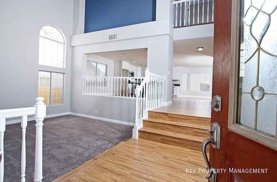 Modern Elegance in Henderson: Upgraded 5-Bed Haven with Private Spa Retreat — Photo 2