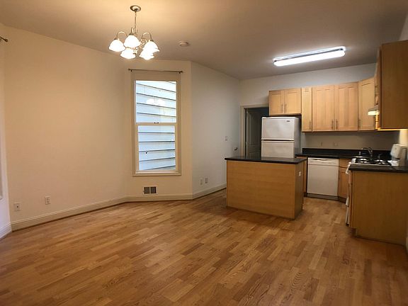 2nd image of 2706 Bryant St