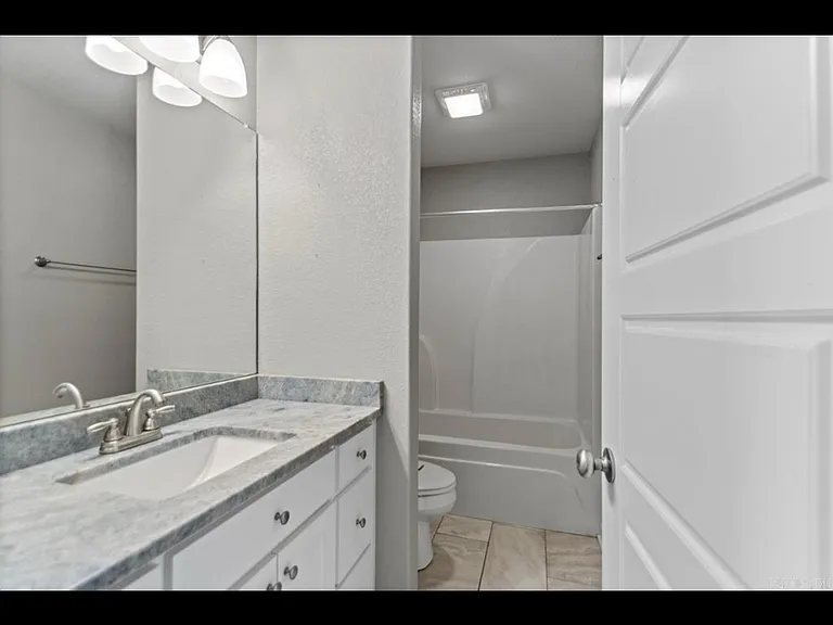 403 Carriage Dr — Photo 6