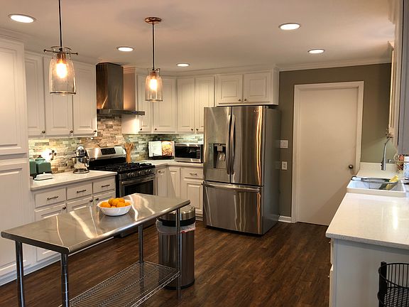 3rd image of 5 Sunny Wood Ln
