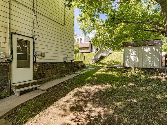 5th image of 217 E 7th St
