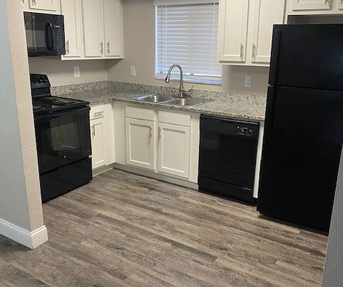 Oakbrook Village Apartments — Photo 5