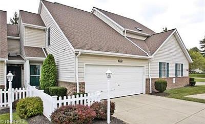 1st image of 4873 Hawthorn Ln #17