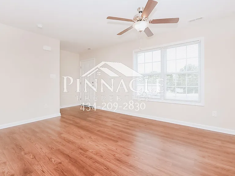 2313 Acorn St #B — Photo 4