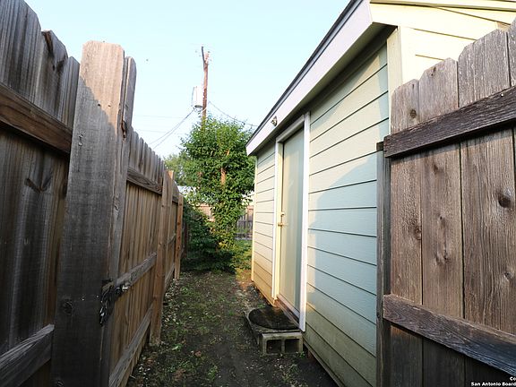 3rd image of 121 S PLANT AVE #201