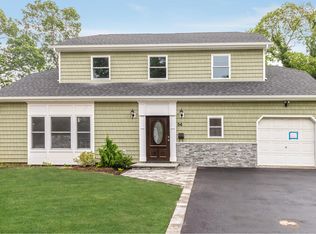 54 William St, Copiague, NY 11726