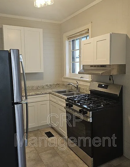 6827 Melrose Ave — Photo 3
