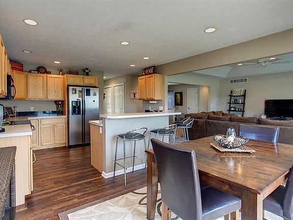 2nd image of 2718 Cape Coral Dr SW