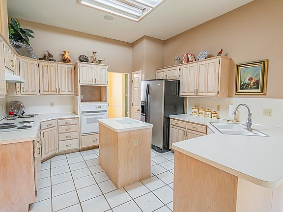 5th image of 3325 Silver Spur Dr