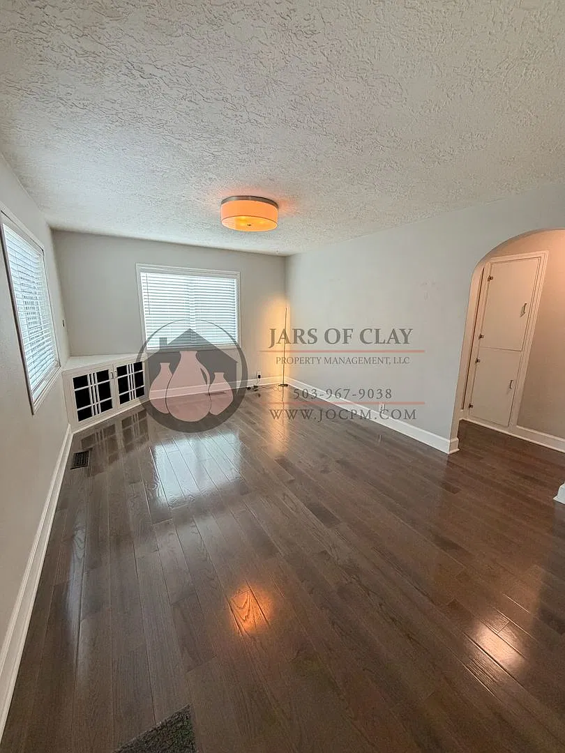 Move-In Ready 2-Bedroom Residence | Near Englewood Park & Downtown Salem — Photo 2