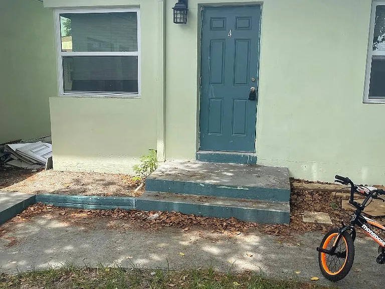 705 NE 3rd St #2 — Photo 1