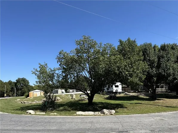 273 N Linn Valley Dr, Linn Valley, KS 66040