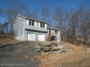 753 Mallard Ct, Bushkill, PA 18324