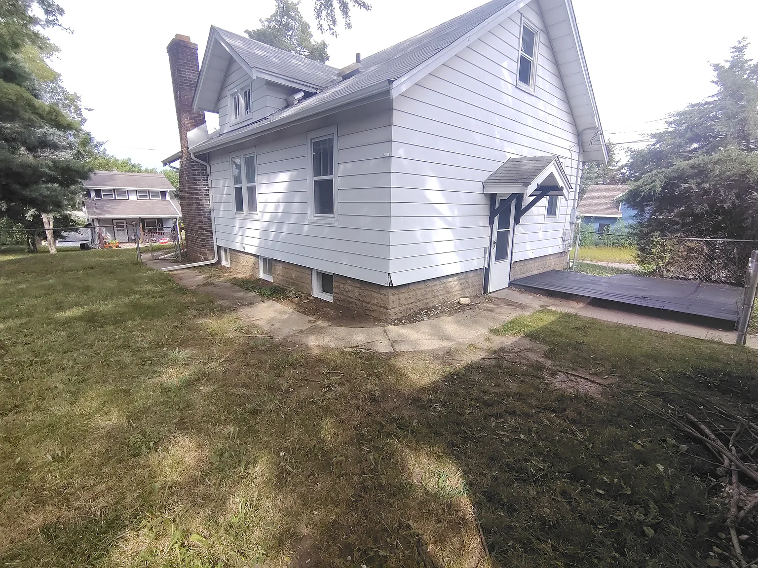 3 bed, 1200 sqft, $1,550 — Photo 3