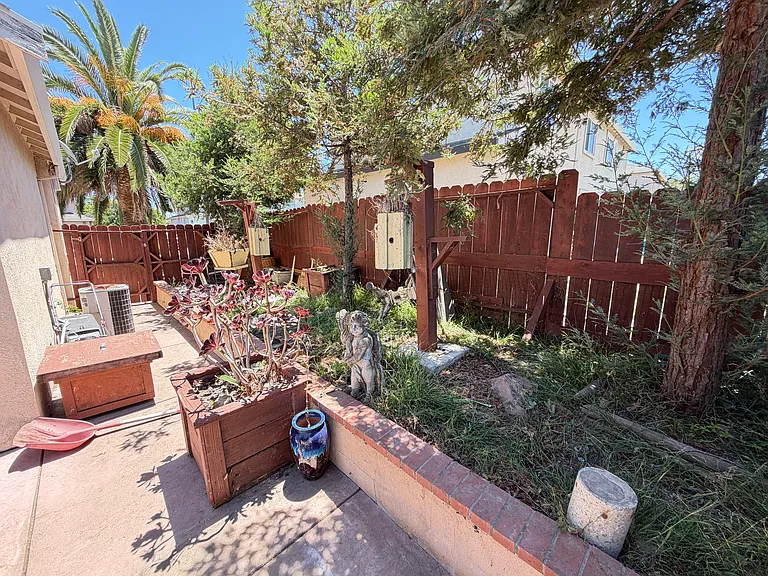 40 Curtis Ct — Photo 23