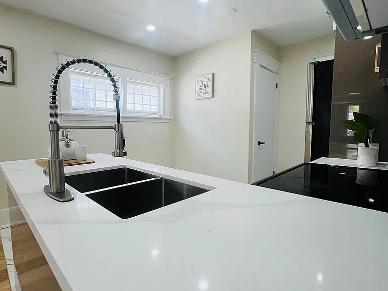 346 Wharncliffe Rd S — Photo 10