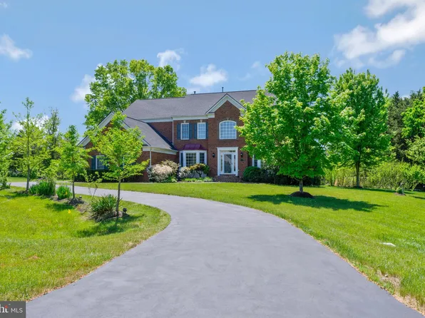 6563 Hallissey Ct, Centreville, VA 20120