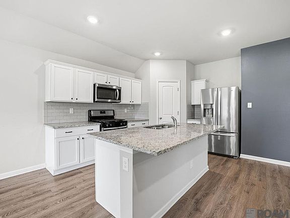 2nd image of 44049 Fern St