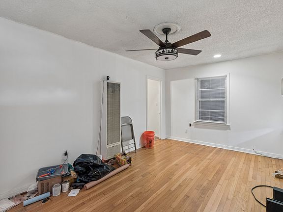 3rd image of 4330 Wabash Ave