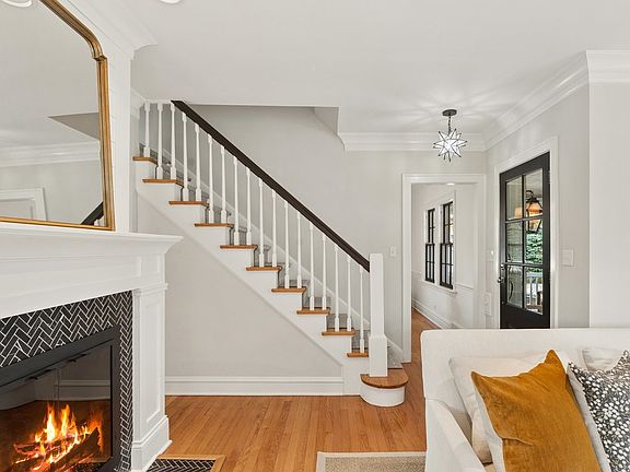 5th image of 240 W Saint Charles Rd