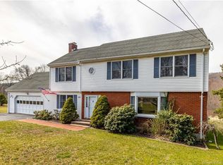 39 Duncaster Rd, Bloomfield, CT 06002