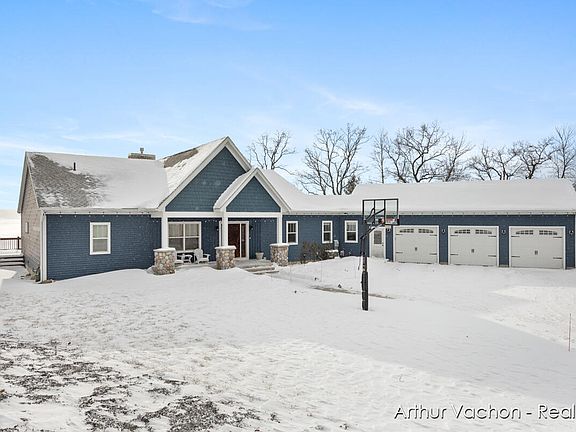 2nd image of 9017 S Catalpa Ave