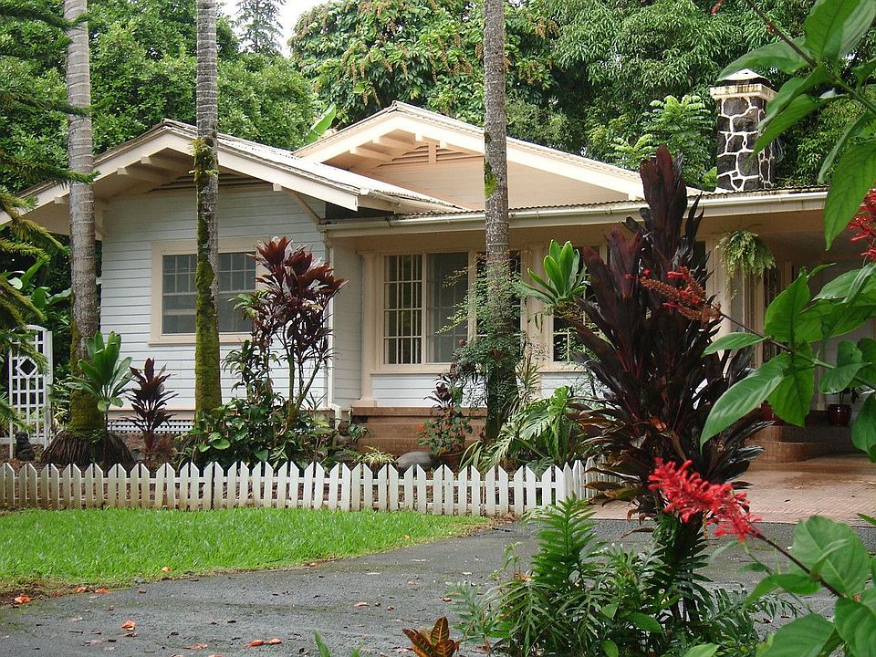 1432 Waianuenue Ave.