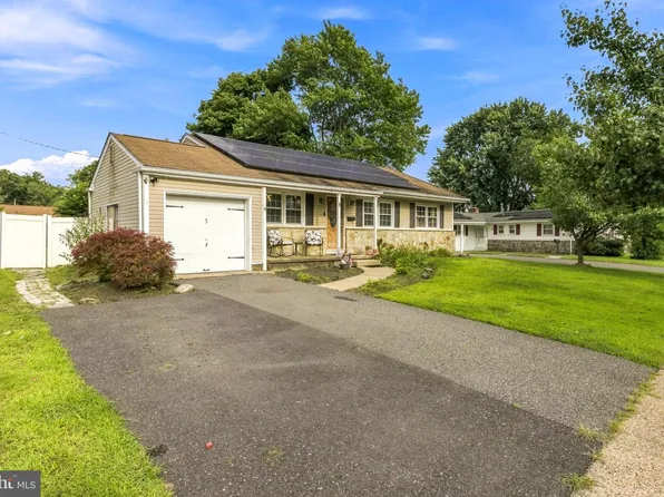 5 Whitman Ter, Turnersville, NJ 08012