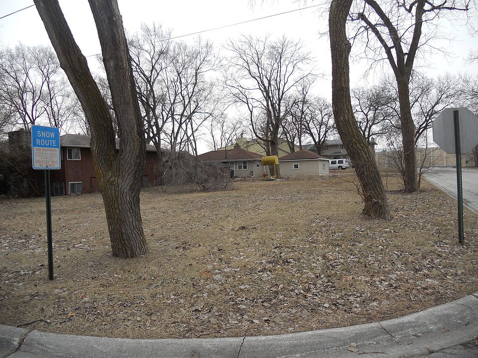2nd image of 2421 170th St