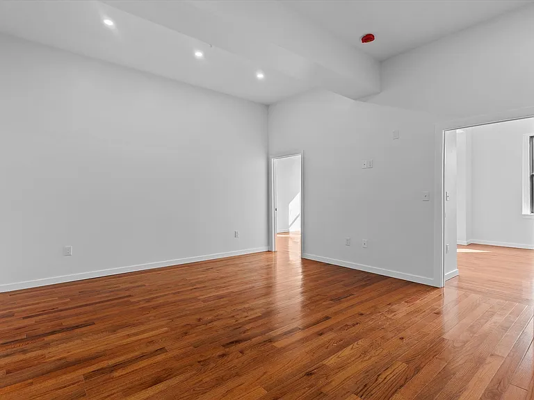 276-280 Essex St #302 — Photo 4