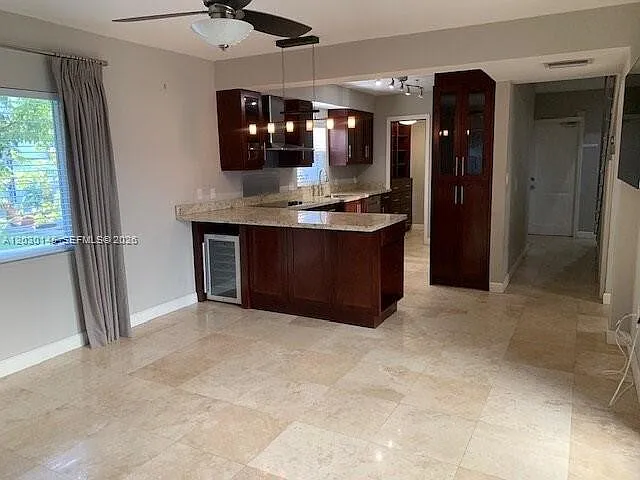 423 Alhambra Cir — Photo 7