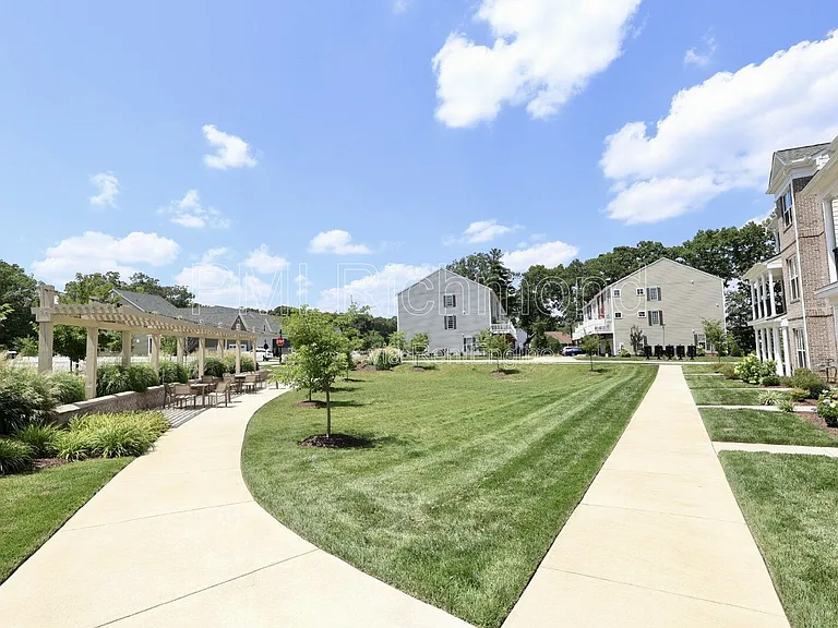 425 Randolph View Dr — Photo 5