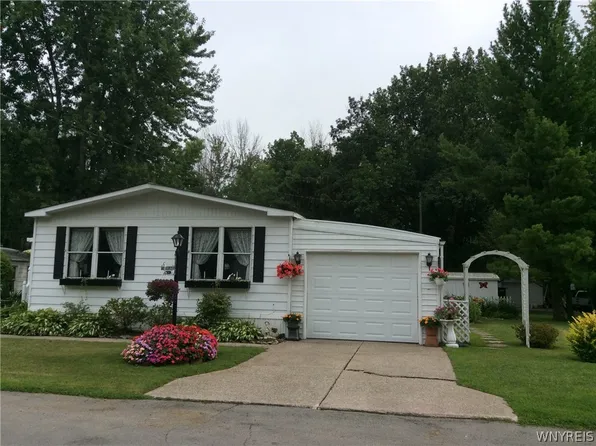 64 Aspen St, Akron, NY 14001