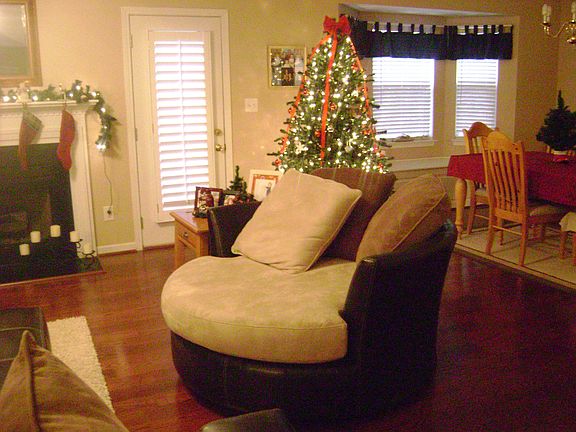 Looking into the dining room.