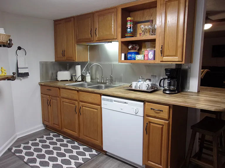 2715 E 17th St #B — Photo 3