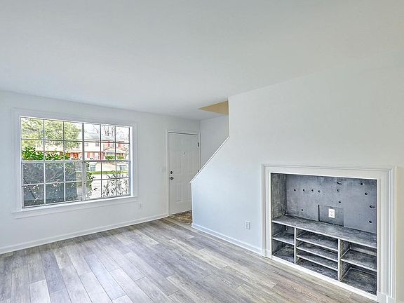 3rd image of 519 Parkdale Dr