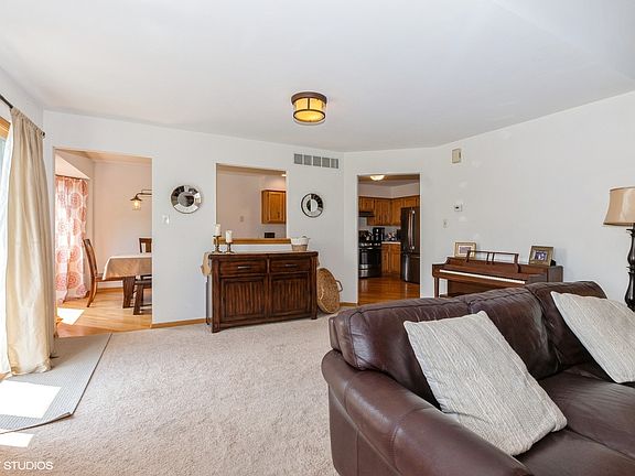 3rd image of 18135 Pheasant Lake Dr