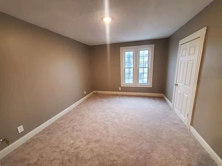 385 Ames St — Photo 15