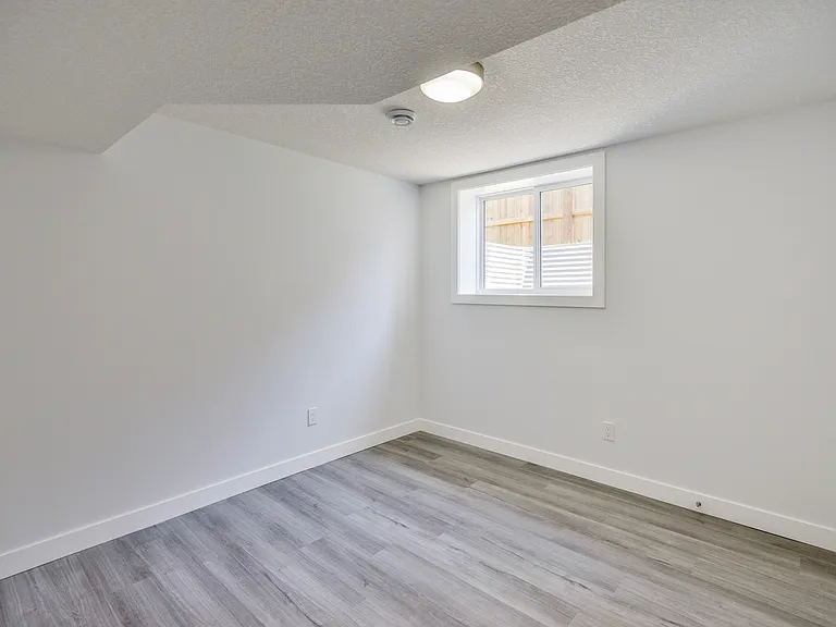 4 Trafford Pl NW #R — Photo 15