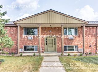 171 Valley Vista Dr APT A, Lowell, MI 49331