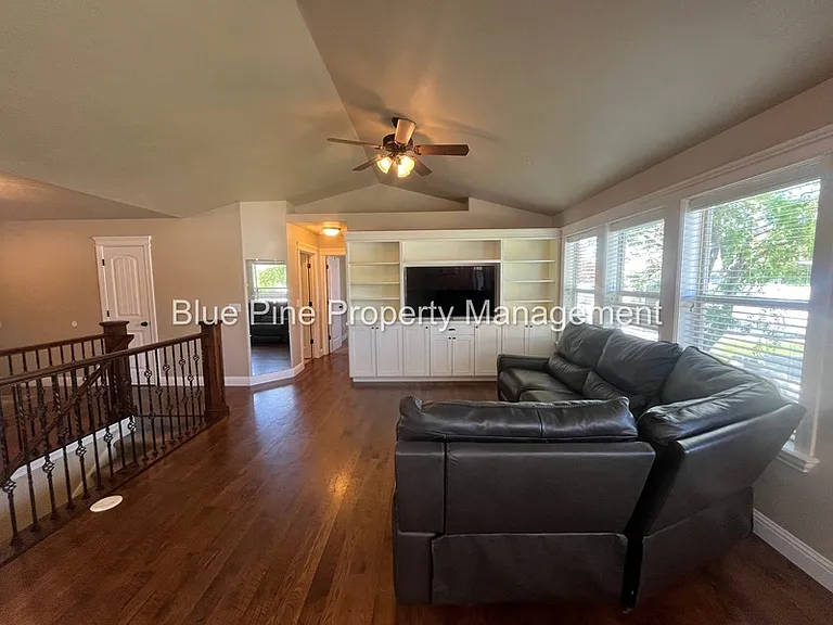 340 Chateau Dr #1 — Photo 7