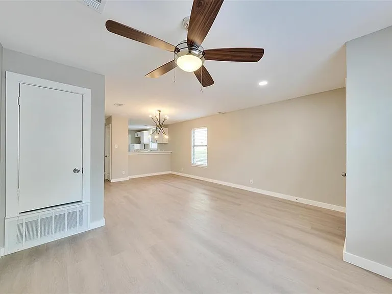 6400 Auburn Dr #B — Photo 5