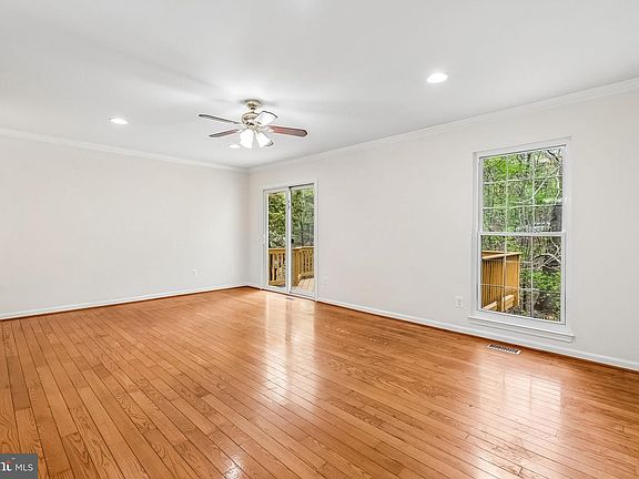 5th image of 10522 Reeds Landing Cir