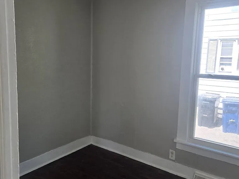 205 Helen St — Photo 2