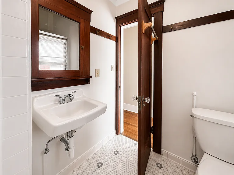 2468 Broadway #2468 — Photo 12