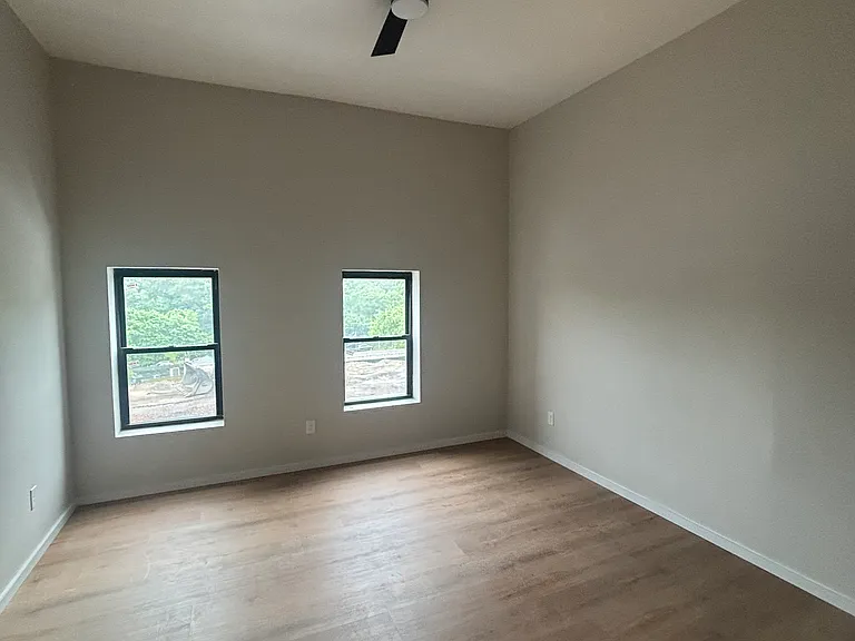 1568 Lonsdale Ave #3 — Photo 2