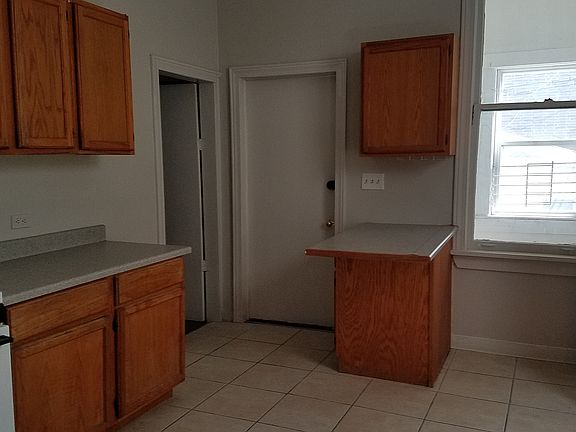5th image of 3135 N Kenmore Ave